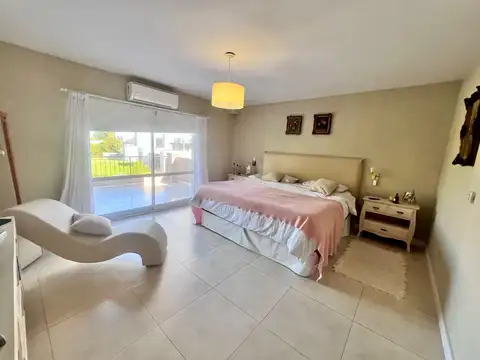 Casa 5 ambientes con 4 baños