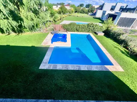 CASA EN VENTA Y ALQUILER  EN HARAS SANTA MARIA - 4 DORMITORIOS-4 BAÑOS- PISCINA-GRUPO ELECTROGENO.