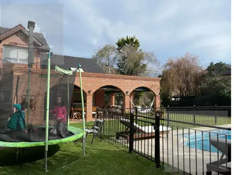 Casa 4 ambientes con 3 baños