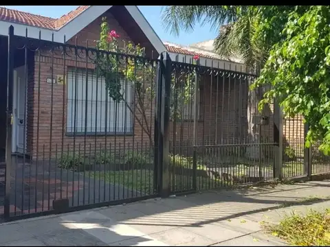 ALQUILER CASA 4 AMBIENTES CASTELAR NORTE