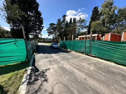 Lotes en venta en barrio cerrado "Santos Vega"