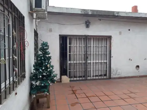 CASA EN VENTA 3 AMB  CON PATIO VALENTIN ALSINA