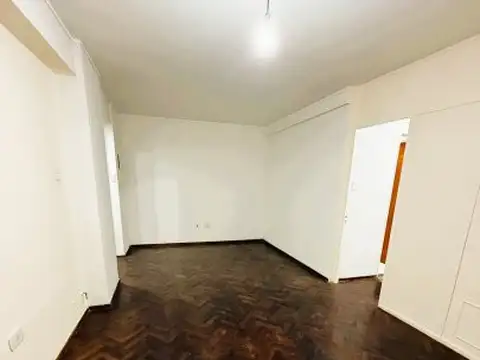 Av Pellegrini 746 , Piso 7