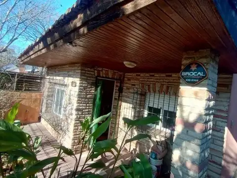 Casa en venta - 2 Dormitorios 1 Baño - 333mts2 - Mar del Plata