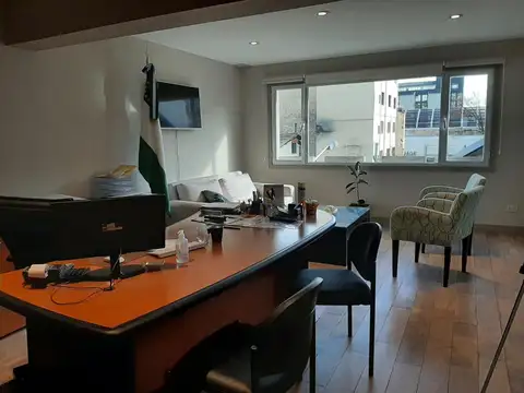 Oficina 5 ambientes con 3 baños