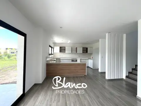 Casa 4 ambientes con 3 baños