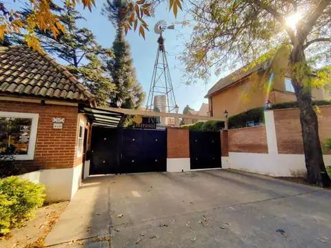 Triplex venta en Ituzaingó Norte. Apta Crédito Bco. Nación