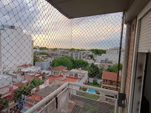 Luminoso monoambiente con balcon contrafrente