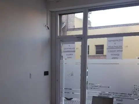 Local en Alquiler en Carmen De Areco, $ 1