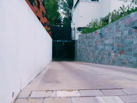 VENTA COCHERA CUBIERTA EN SOTAVENTO, CANNING