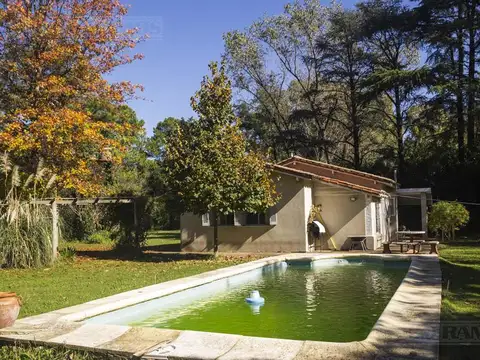 Casa en Villa Astolfi con pileta y gran jardín - lote de casi 3000 m²