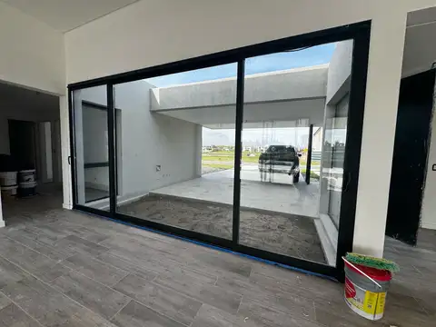 Casa 5 ambientes con 3 baños