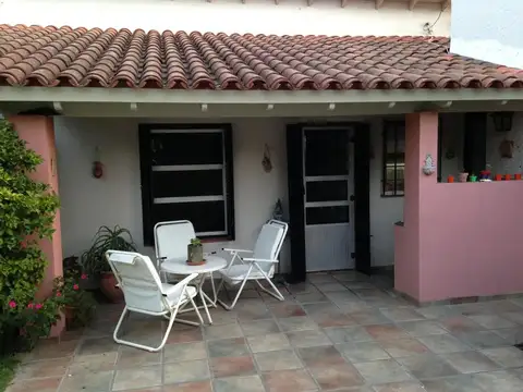 VENTA CASA-PARQUE Y PILETA EN COSTANERA- CHASCOMÚS