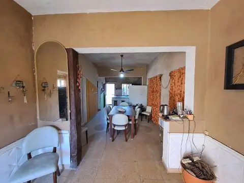 Casa 5 ambientes con 2 baños