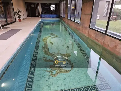 Casa en Venta con 3 cocheras