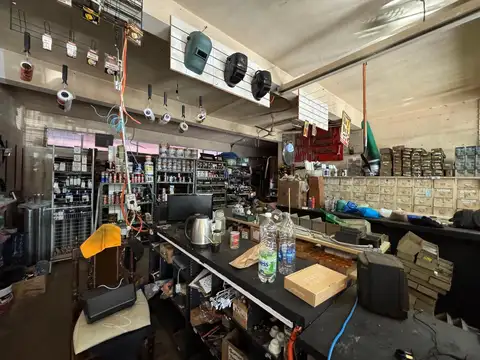 Propiedad en Block, 2 locales y  Chalet 4 amb   Playroom