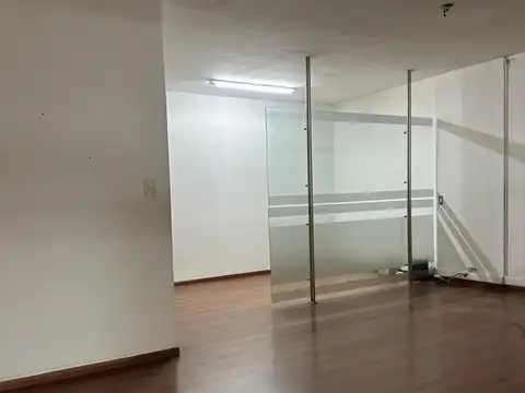 Oficina 3 ambientes con 1 baño