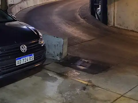 ALQUILER - COCHERA EN ZONA CENTRO/RIO. SEGURIDAD 24/7.