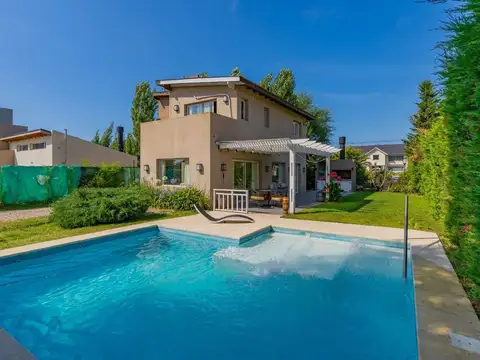 VENTA CASA MODERNA GOLF ACANTILADOS 3 AMB PILETA