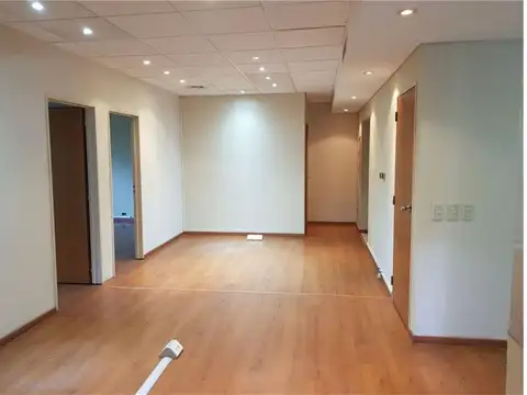 Oficina en Alquiler con 2 cocheras