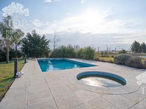 Casa en Venta con 2 cocheras