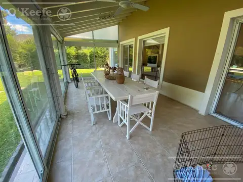 Casa en Venta en Abril Club De Campo, USD 520.000