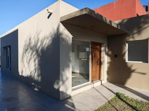 Casa 3 ambientes con 2 baños