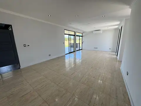 Casa en venta en Medal Country club