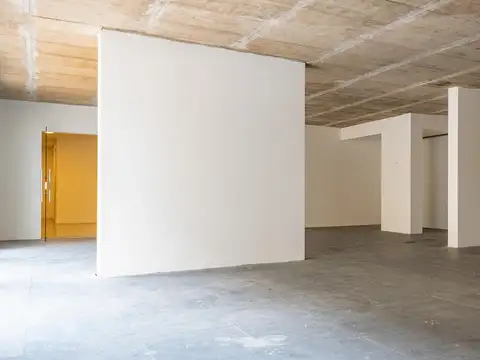 Oficina en Venta con 3 cocheras