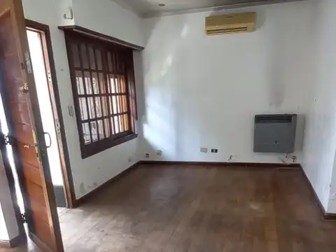 Casa 8 ambientes con 3 baños