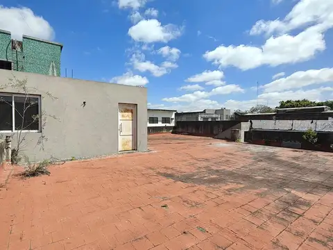 VENTA Galpón doble altura con oficina Villa Lynch PERMUTA