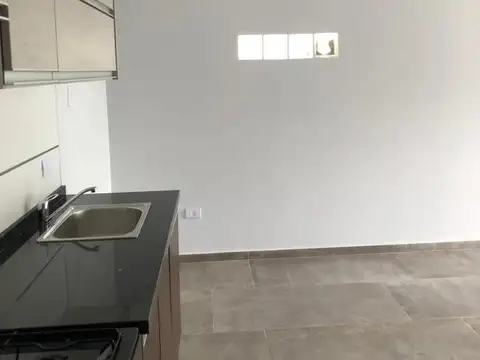 2 Amb con Balcón al Frente