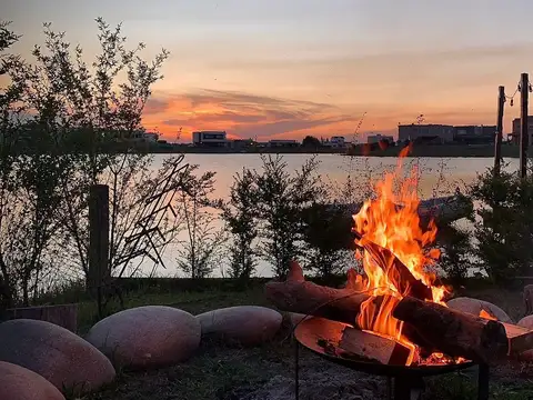 Casa en Venta con 4 cocheras