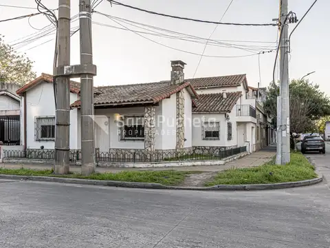 Venta casa 4 ambientes con cochera y patio en Haedo Sur