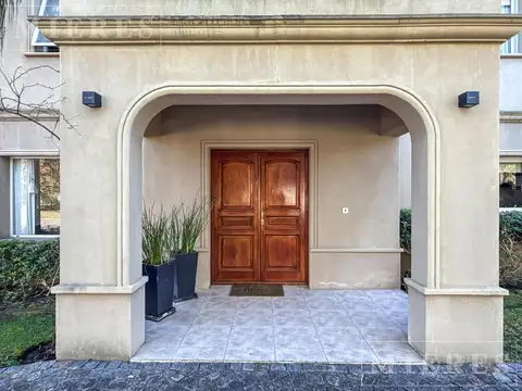 Casa 7 ambientes con 3 baños