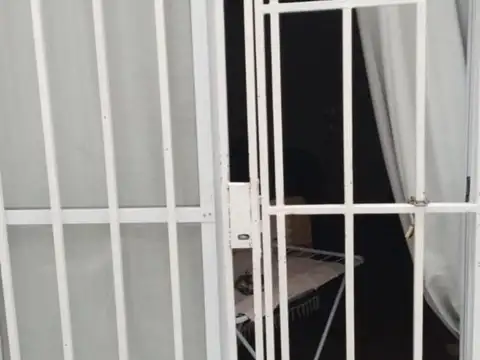 Local c/sotano al frente con vivienda de 2 ambientes