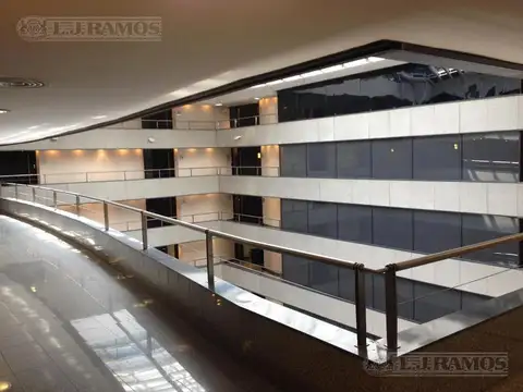 Oficina en Alquiler con 1 cochera