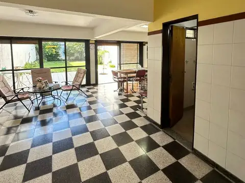 Casa 4 ambientes con 1 baño