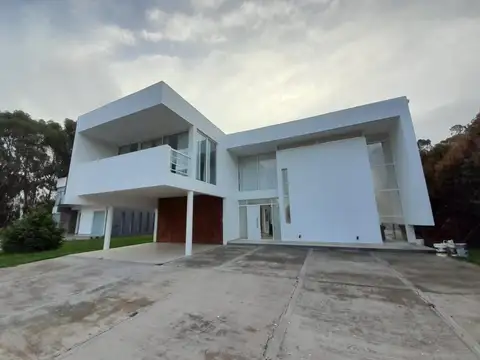 Av. Jorge Newbery 5000