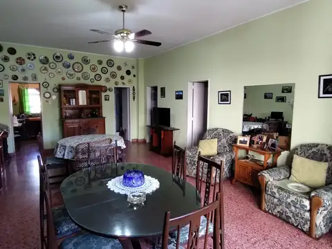 Propiedad en Bloque en Venta - 3 Viviendas y 2 Locales en Hurlingham