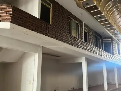 Local en Venta en Casanova Centro, USD 830.000