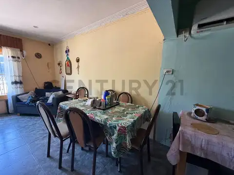 Casa en venta 2 dormitorios, garage, jardin en Villa Elvira