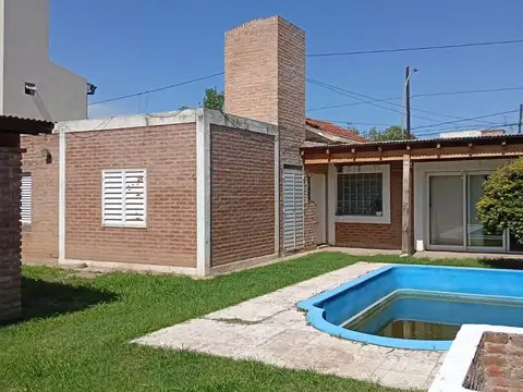 Casa en Venta con 2 cocheras