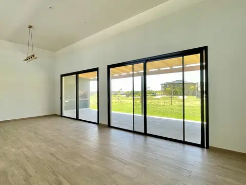 Casa 5 ambientes con 4 baños