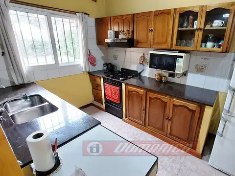 Casa 4 ambientes con 2 baños