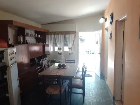 Casa 3 ambientes con 2 baños