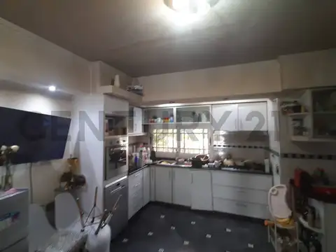 OPORTUNIDAD GALPON DE 150 m2 CON VIVIENDA DE 4 AMBIENTES