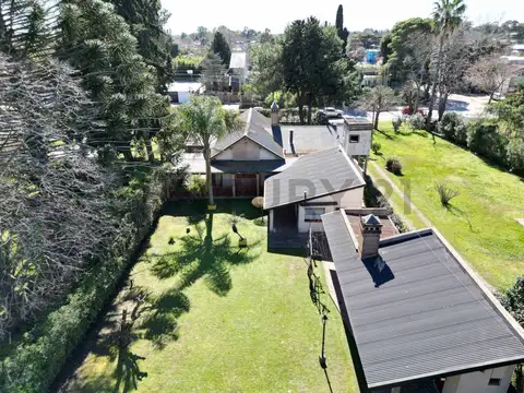 7 E/ 601 Y 602 CASA + DPTO AMPLIO TERRENO Y PILETA