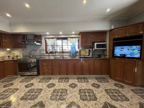 Casa 6 ambientes con 3 baños