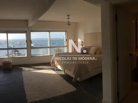 Vende Departamento de 3 dormitorios frente al puerto de Punta del Este